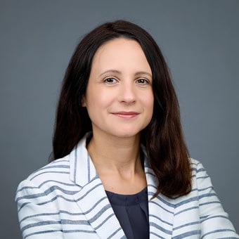 danielle simon headshot