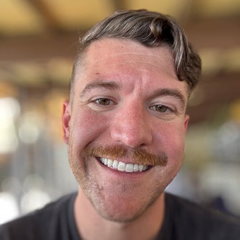 Porträtfoto von Alex Novotny
